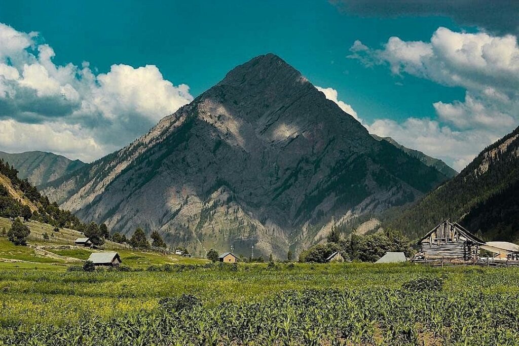 Discovering the Magic of Gurez: A Beautiful Place in Kashmir.